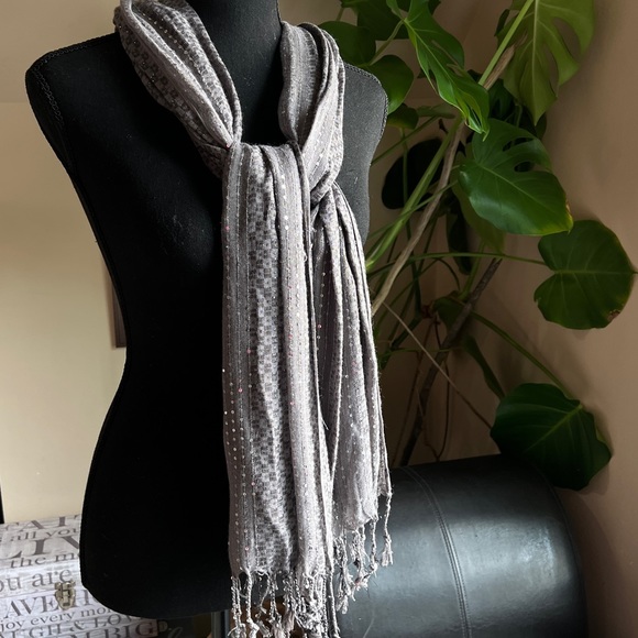 Gray Pattern Woven Sequined Polyester Scarf/Shawl 64” Fringe GUC - Picture 1 of 11